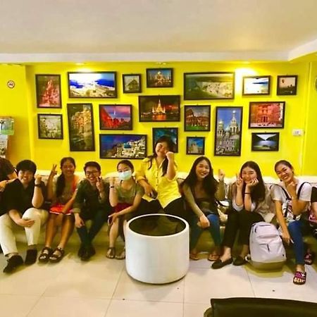 Vr Hostel สะพานควาย Bangkok Exterior photo