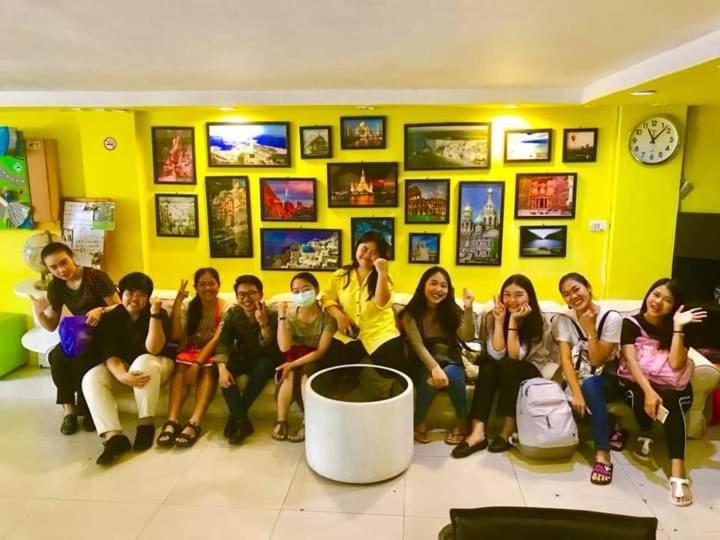 Vr Hostel สะพานควาย Bangkok Exterior photo