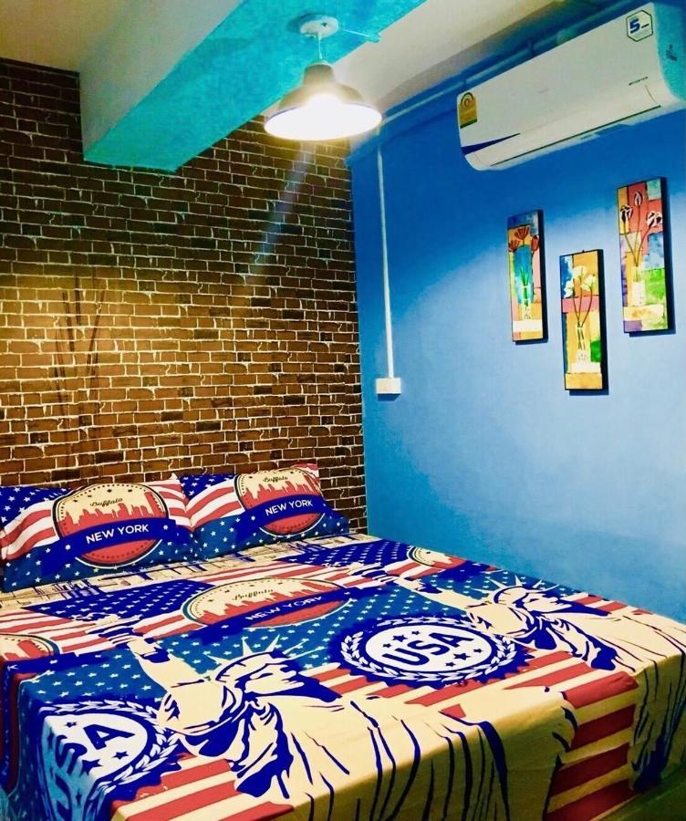 Vr Hostel สะพานควาย Bangkok Exterior photo