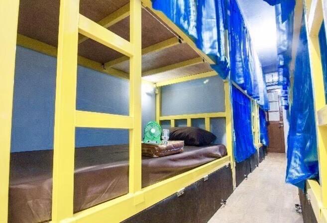 Vr Hostel สะพานควาย Bangkok Exterior photo